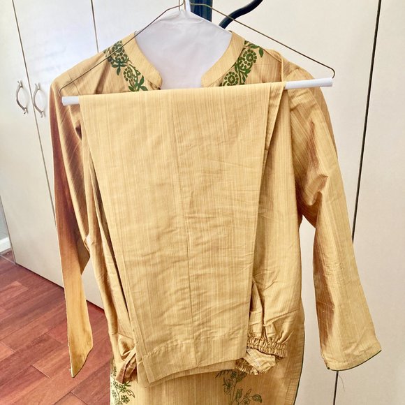 Pakistani Raw Silk Two Piece Suit - Picture 3 of 3